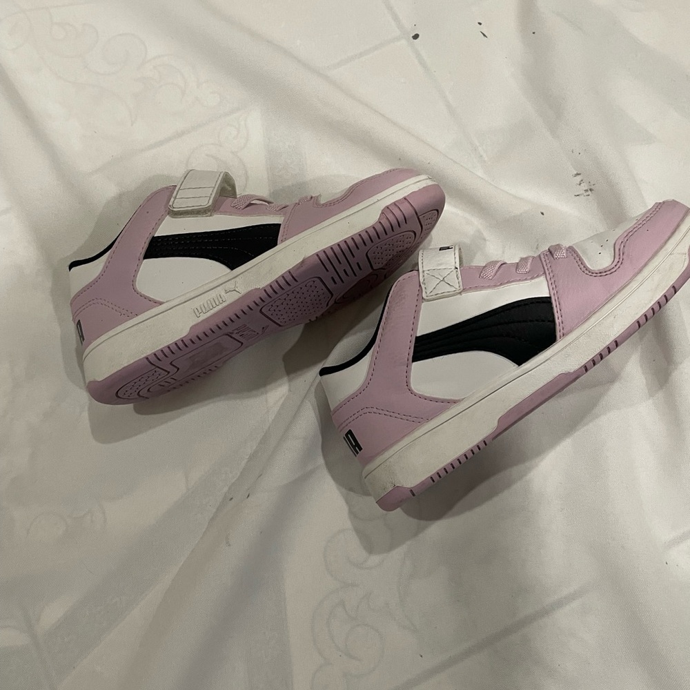 Puma Kids Sneakers - Light Purple and White good condition - Picture 6 of 7